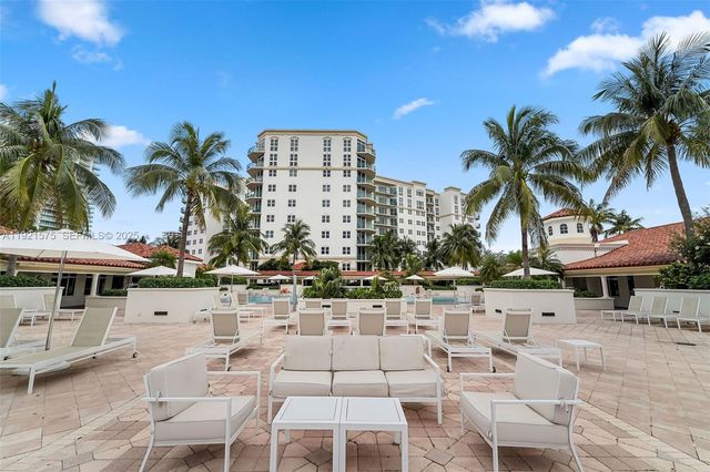 19900 E Country Club Dr 212, Aventura, FL 33180