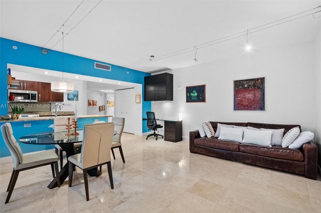 19900 E Country Club Dr 212, Aventura, FL 33180