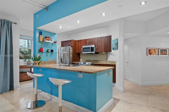 19900 E Country Club Dr 212, Aventura, FL 33180