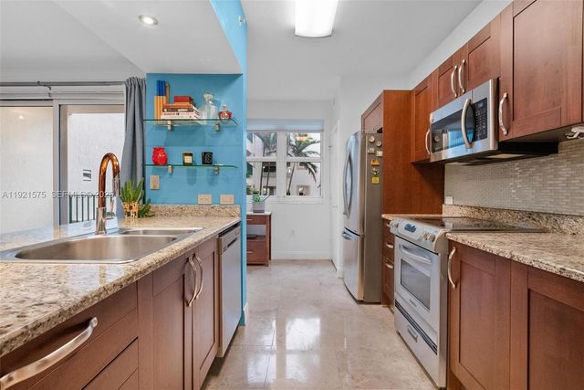 19900 E Country Club Dr 212, Aventura, FL 33180