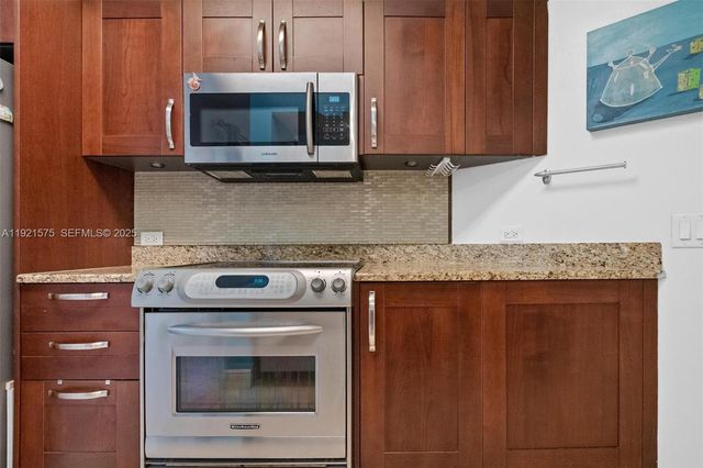 19900 E Country Club Dr 212, Aventura, FL 33180