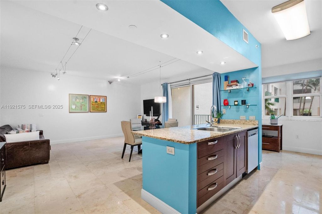 19900 E Country Club Dr 212, Aventura, FL 33180