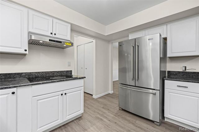 5738 Pebbleshire Road, Bloomfield Hills, MI 48301