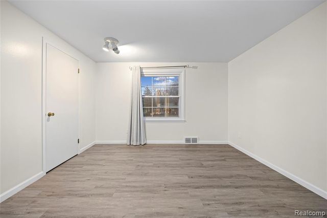 5738 Pebbleshire Road, Bloomfield Hills, MI 48301