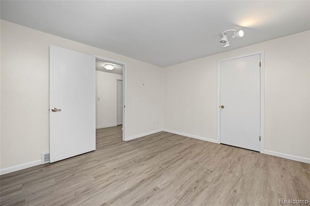 5738 Pebbleshire Road, Bloomfield Hills, MI 48301