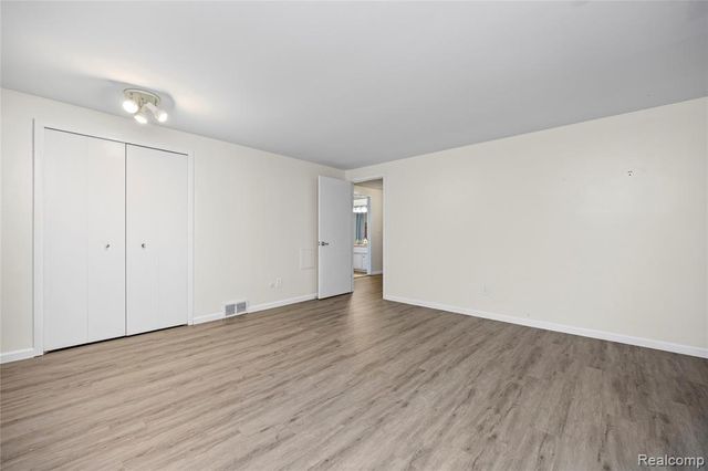 5738 Pebbleshire Road, Bloomfield Hills, MI 48301