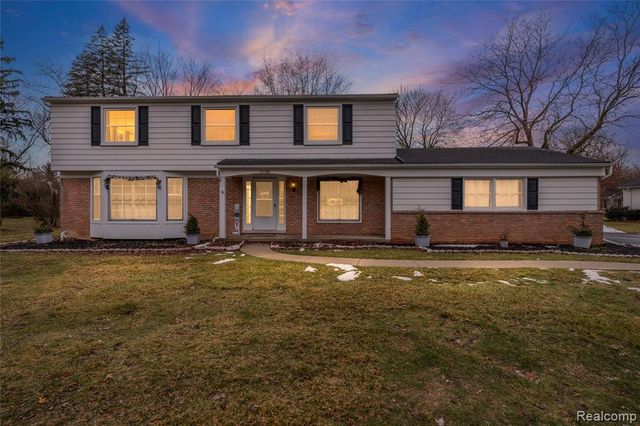 5738 Pebbleshire Road, Bloomfield Hills, MI 48301