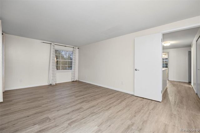 5738 Pebbleshire Road, Bloomfield Hills, MI 48301