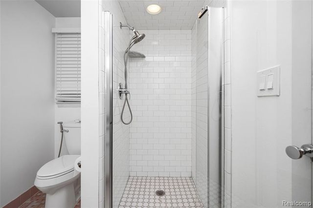 5738 Pebbleshire Road, Bloomfield Hills, MI 48301