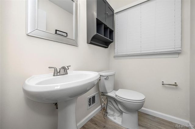 5738 Pebbleshire Road, Bloomfield Hills, MI 48301