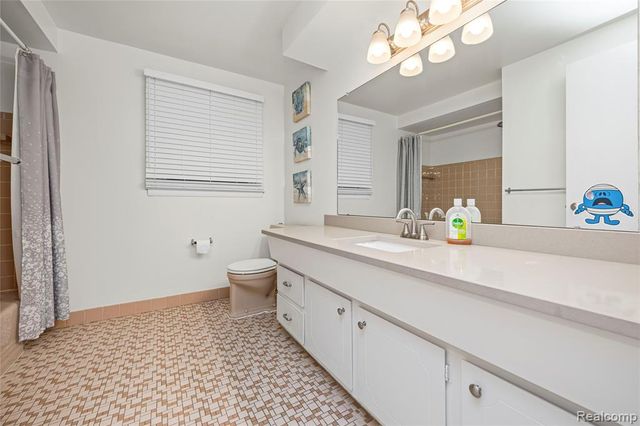 5738 Pebbleshire Road, Bloomfield Hills, MI 48301