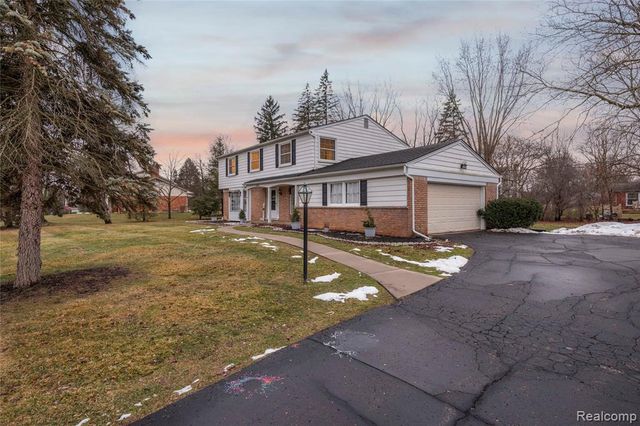 5738 Pebbleshire Road, Bloomfield Hills, MI 48301
