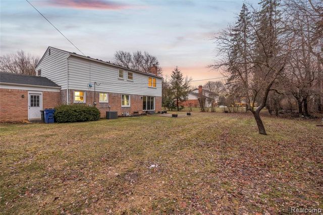 5738 Pebbleshire Road, Bloomfield Hills, MI 48301