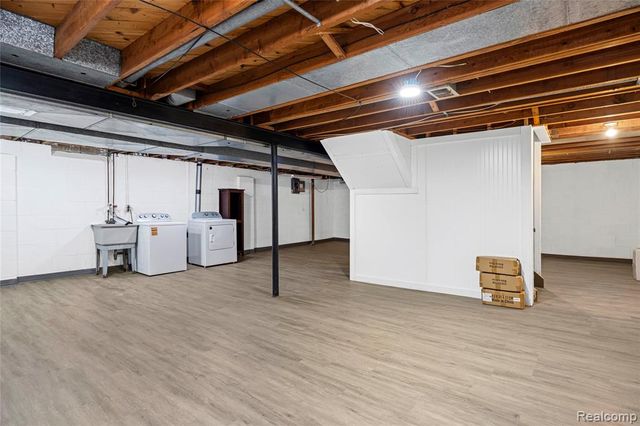 5738 Pebbleshire Road, Bloomfield Hills, MI 48301