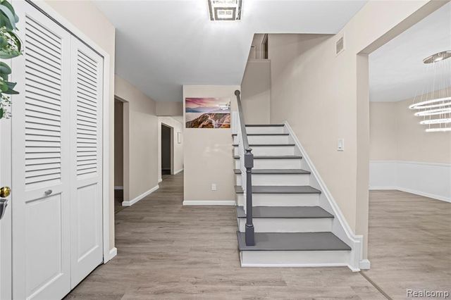 5738 Pebbleshire Road, Bloomfield Hills, MI 48301