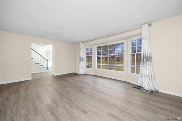 5738 Pebbleshire Road, Bloomfield Hills, MI 48301