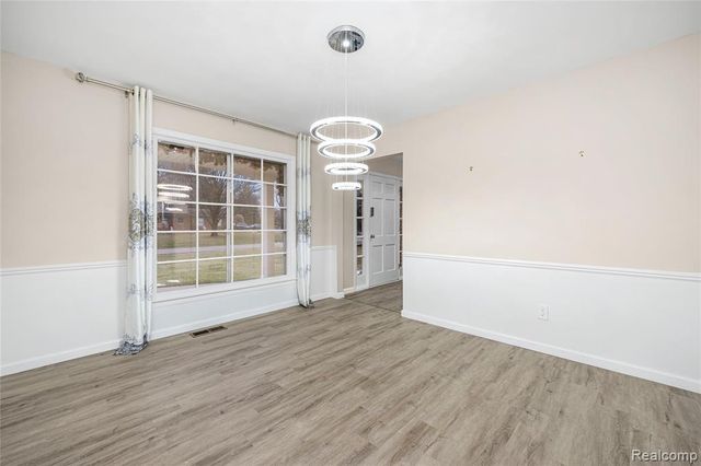 5738 Pebbleshire Road, Bloomfield Hills, MI 48301