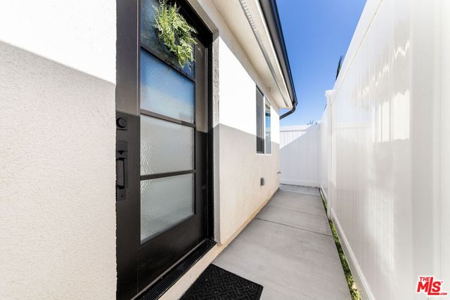 8446 Penfield Avenue, Winnetka, CA 91306