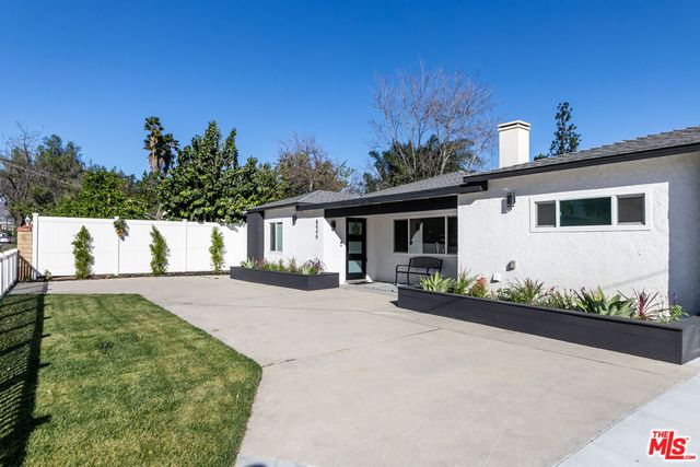 8446 Penfield Avenue, Winnetka, CA 91306