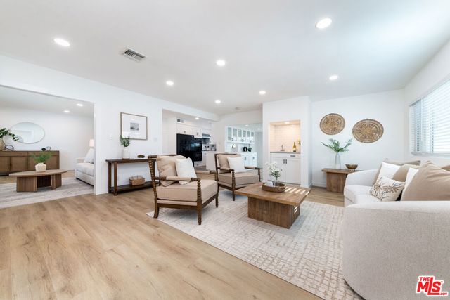 8446 Penfield Avenue, Winnetka, CA 91306