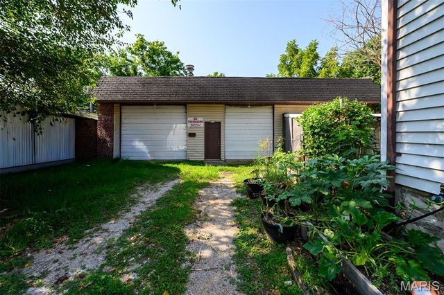 3716 Tholozan Avenue, St Louis, MO 63116