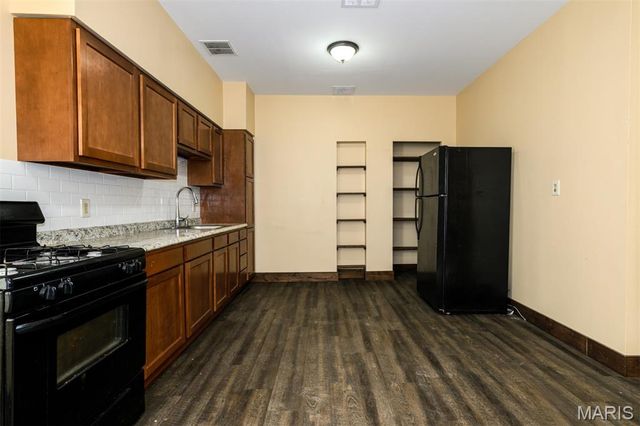 3716 Tholozan Avenue, St Louis, MO 63116