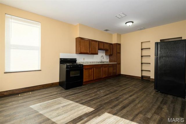 3716 Tholozan Avenue, St Louis, MO 63116