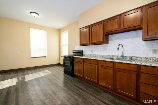 3716 Tholozan Avenue, St Louis, MO 63116