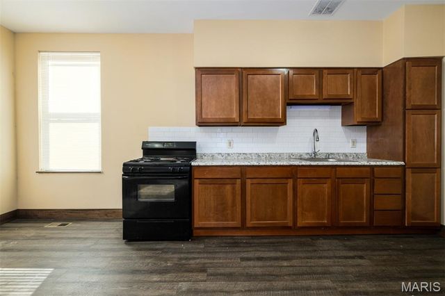 3716 Tholozan Avenue, St Louis, MO 63116