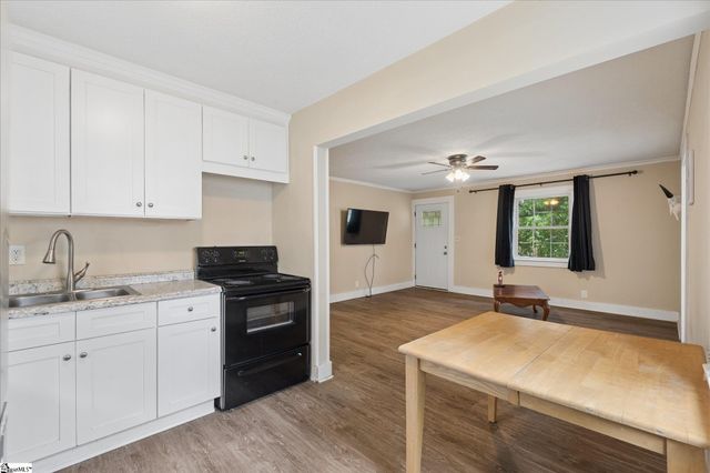 2 Maryland Avenue, Greenville, SC 29611
