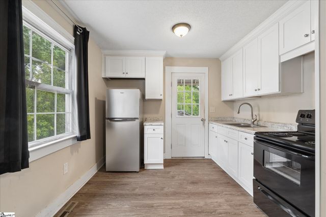 2 Maryland Avenue, Greenville, SC 29611