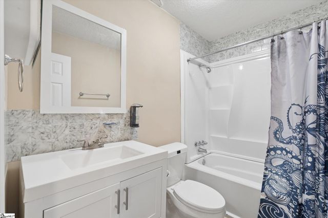 2 Maryland Avenue, Greenville, SC 29611
