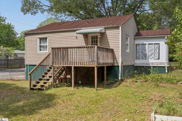 2 Maryland Avenue, Greenville, SC 29611
