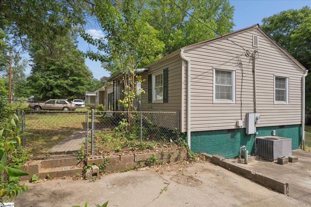 2 Maryland Avenue, Greenville, SC 29611