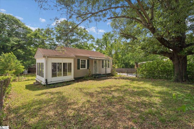 2 Maryland Avenue, Greenville, SC 29611