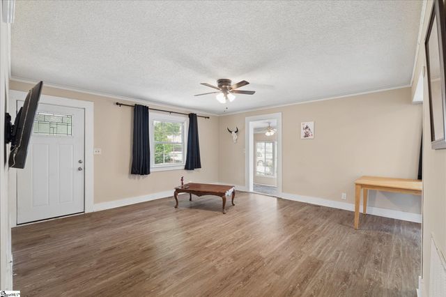 2 Maryland Avenue, Greenville, SC 29611