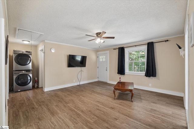 2 Maryland Avenue, Greenville, SC 29611
