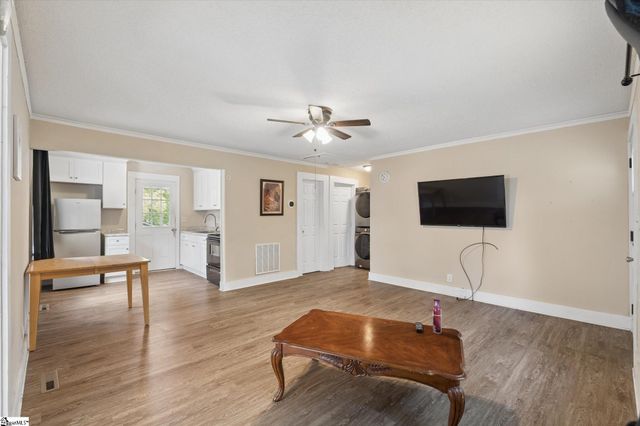 2 Maryland Avenue, Greenville, SC 29611