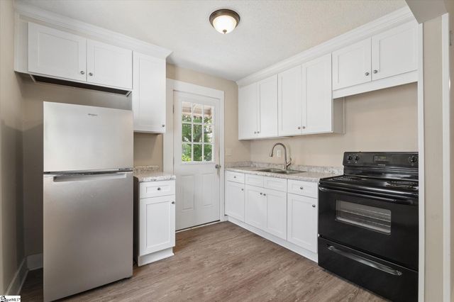 2 Maryland Avenue, Greenville, SC 29611
