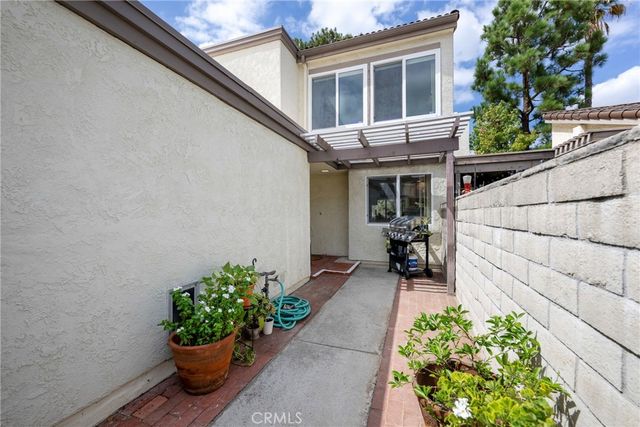 5548 E Vista del Amigo, Anaheim Hills, CA 92807