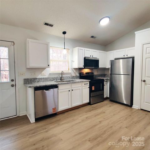 5702 Stone Bluff Court, Charlotte, NC 28214