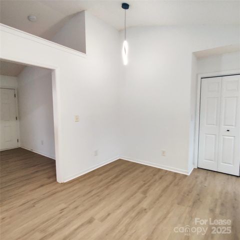 5702 Stone Bluff Court, Charlotte, NC 28214