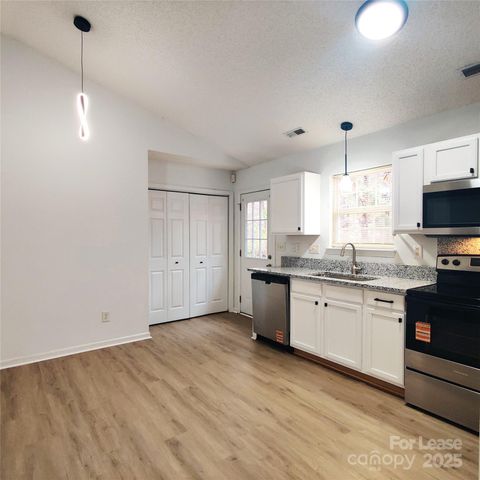 5702 Stone Bluff Court, Charlotte, NC 28214