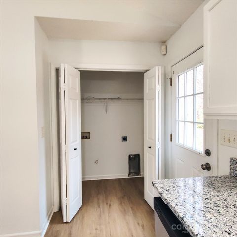 5702 Stone Bluff Court, Charlotte, NC 28214