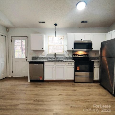 5702 Stone Bluff Court, Charlotte, NC 28214