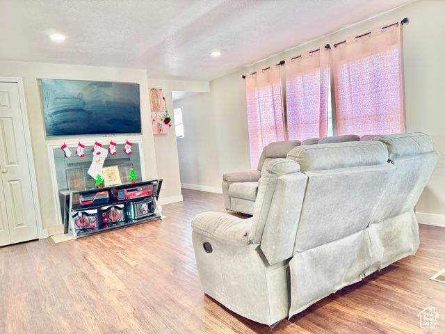 274 W EASTGATE DR, Sandy, UT 84070
