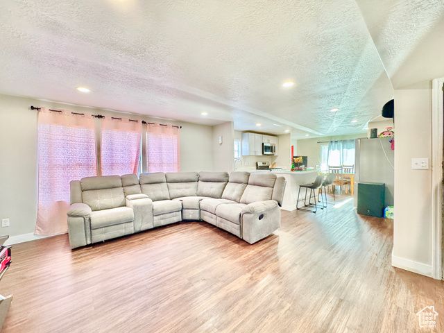 274 W EASTGATE DR, Sandy, UT 84070