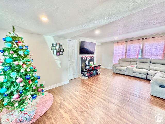 274 W EASTGATE DR, Sandy, UT 84070
