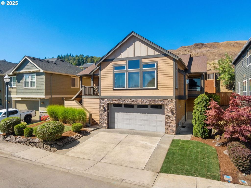 683 N V St, Washougal, WA 98671