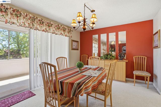 1732 Oakmont Dr 4, Walnut Creek, CA 94595